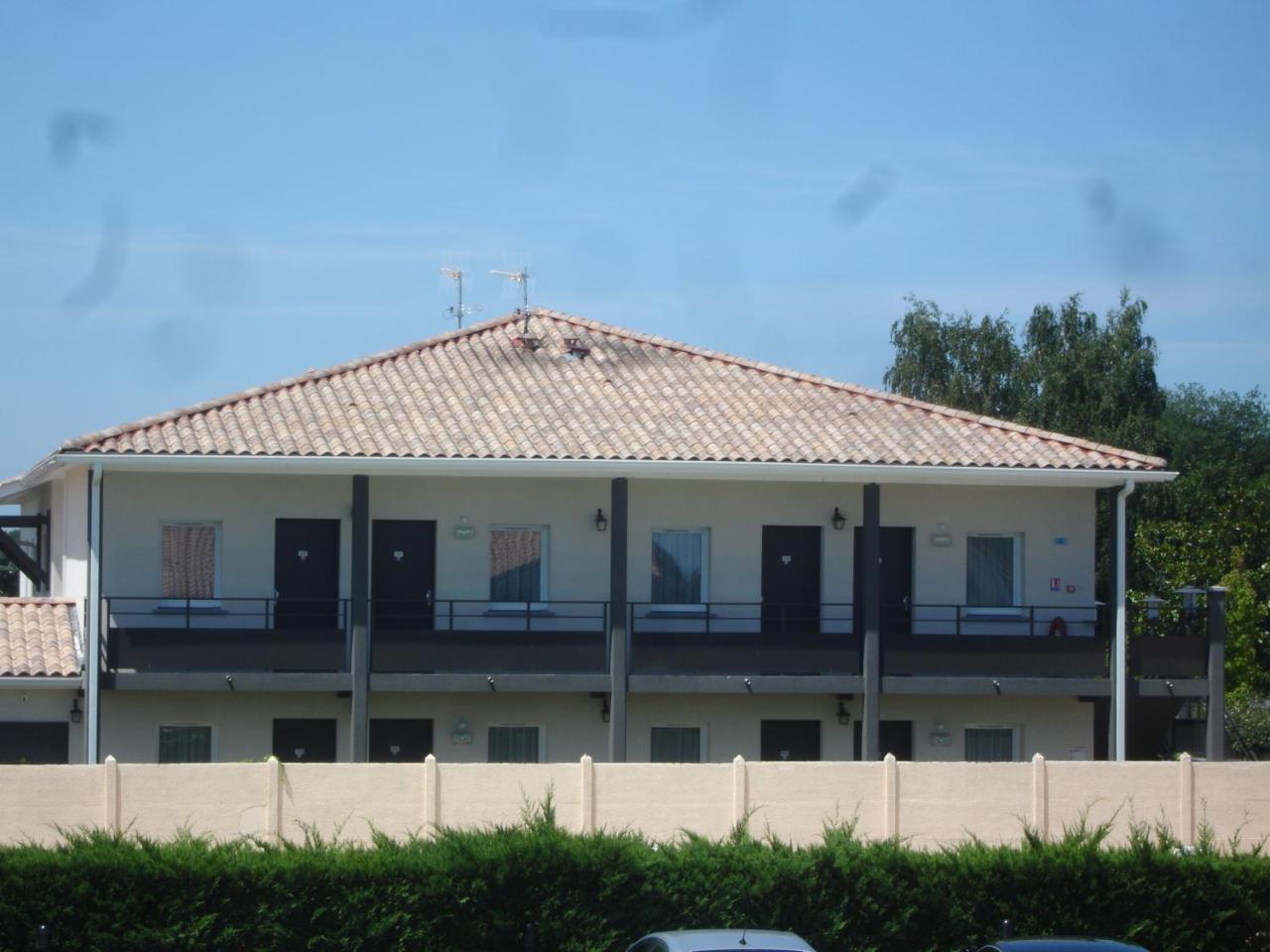 Hotel Restaurant Les Bruyeres Saint-Médard-en-Jalles Exterior foto