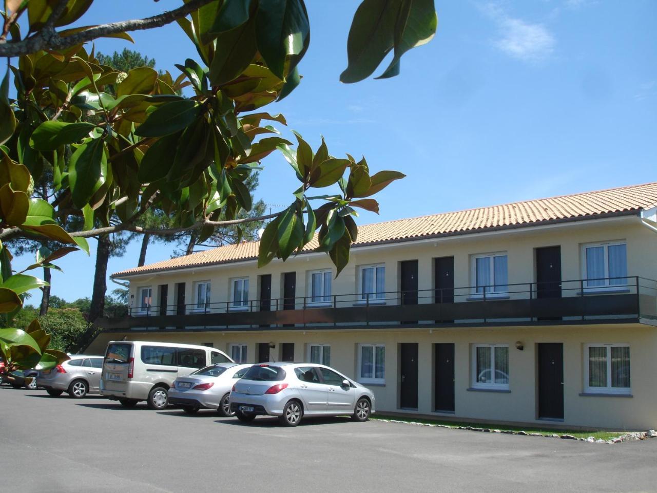 Hotel Restaurant Les Bruyeres Saint-Médard-en-Jalles Exterior foto